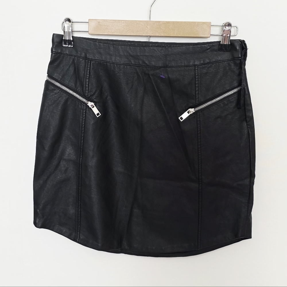 NWT Francesca's Miami Black Faux Leather Zipper Mini Skirt Women's Size M